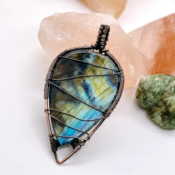Huge GORGEOUS Tear Drop Copper Wrapped Labradorite With Spectral Flash - Picture 2 of 3